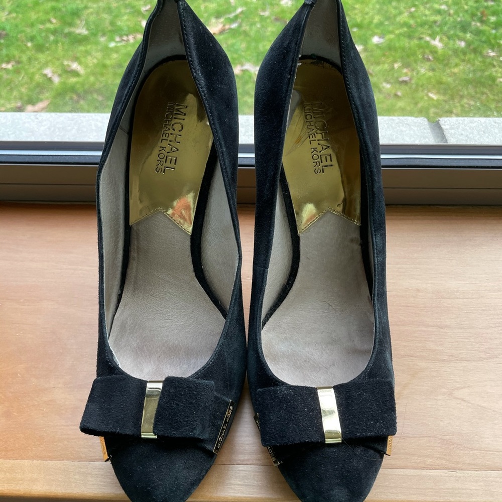 Suede Michael Kors pumps